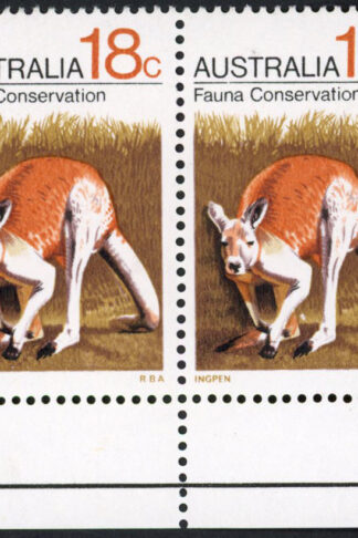 Australia BW561e White Flaw between Kangaroos legs in a U/M Pair