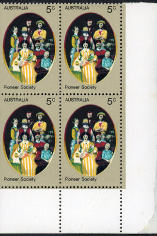 Australia BW606k Red dot on Standing girls mouth U/M (Stain in the margin)