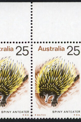 Australia BW660d Retouch in brown right of top of front paw U/M