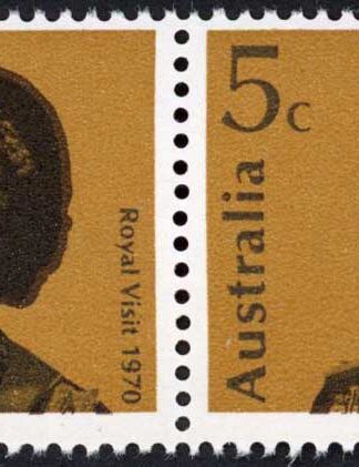 Australia BW519d Top of Tiara extends beyond top frame in pair with normal U/M