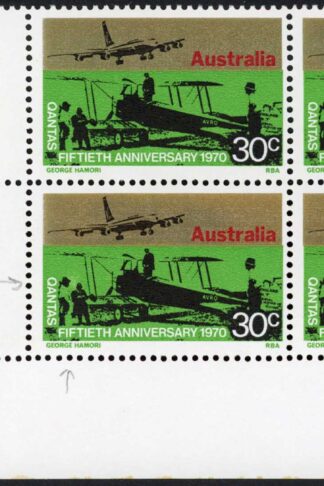 Australia BW547d Retouch between heads at lower left U/M(normal mounted)