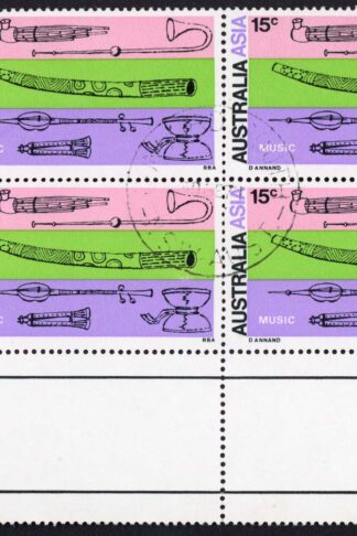 Australia BW553e Retouch in green under right end of didgeridoo CDS Block