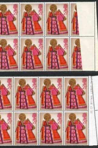 1975 2 1/2d Christmas Paper fold resulting is misperforation in strip with norm
